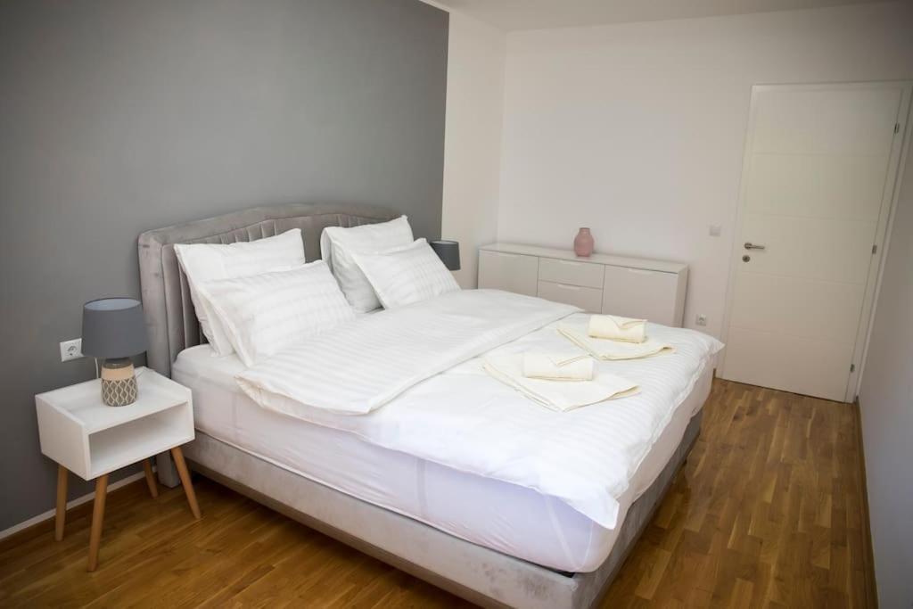 Apartment Divine โมสตาร์ ภายนอก รูปภาพ