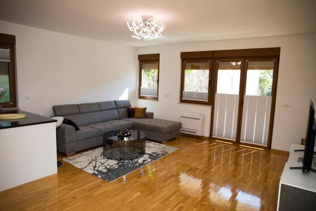 Apartment Divine โมสตาร์ ภายนอก รูปภาพ