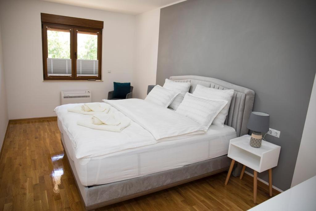 Apartment Divine โมสตาร์ ภายนอก รูปภาพ
