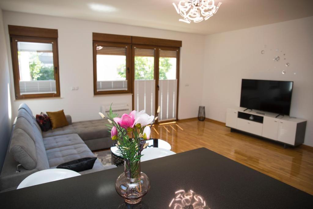 Apartment Divine โมสตาร์ ภายนอก รูปภาพ