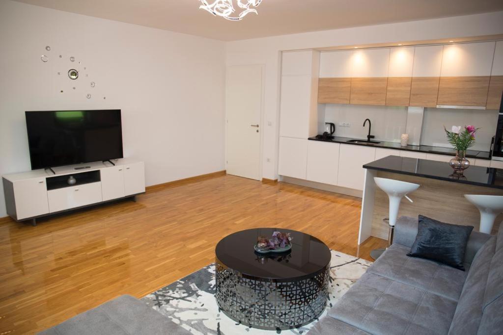 Apartment Divine โมสตาร์ ภายนอก รูปภาพ